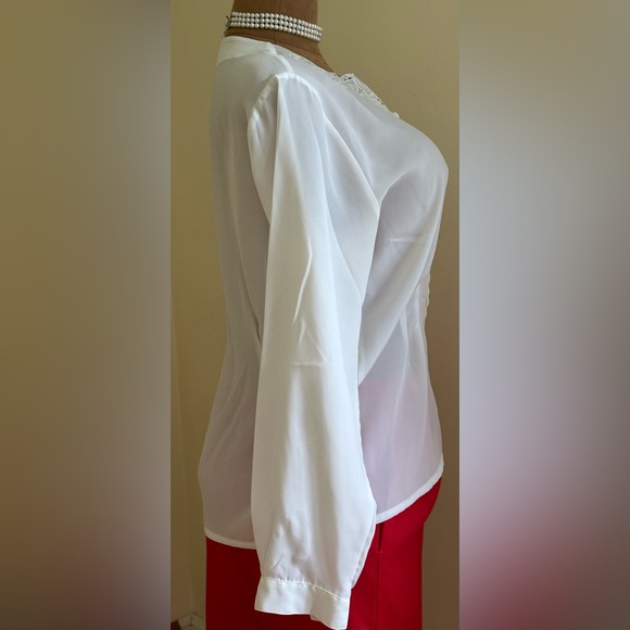 Christie & Jill White Sheer Fabric Buttons. Front Has Embroidery Detailed Sz.10 - Picture 3 of 10